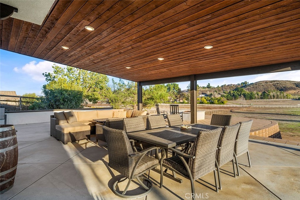 39550 Calle De Companero Property Photo 3