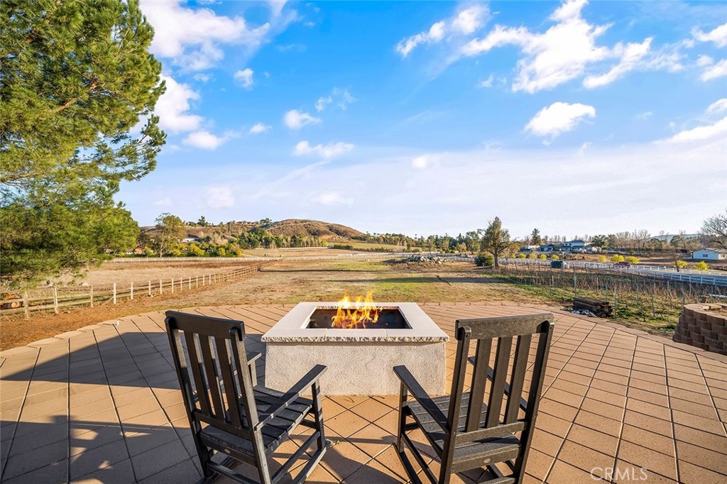 39550 Calle De Companero Property Photo 4