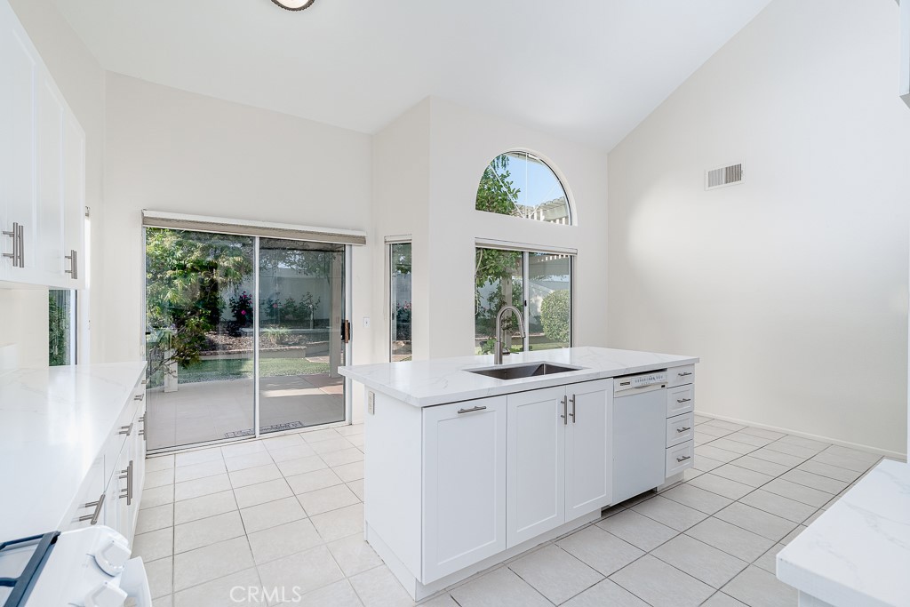 4851 Bermuda Dunes Avenue Property Photo 6
