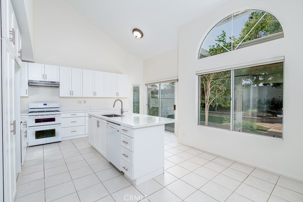 4851 Bermuda Dunes Avenue Property Photo 7