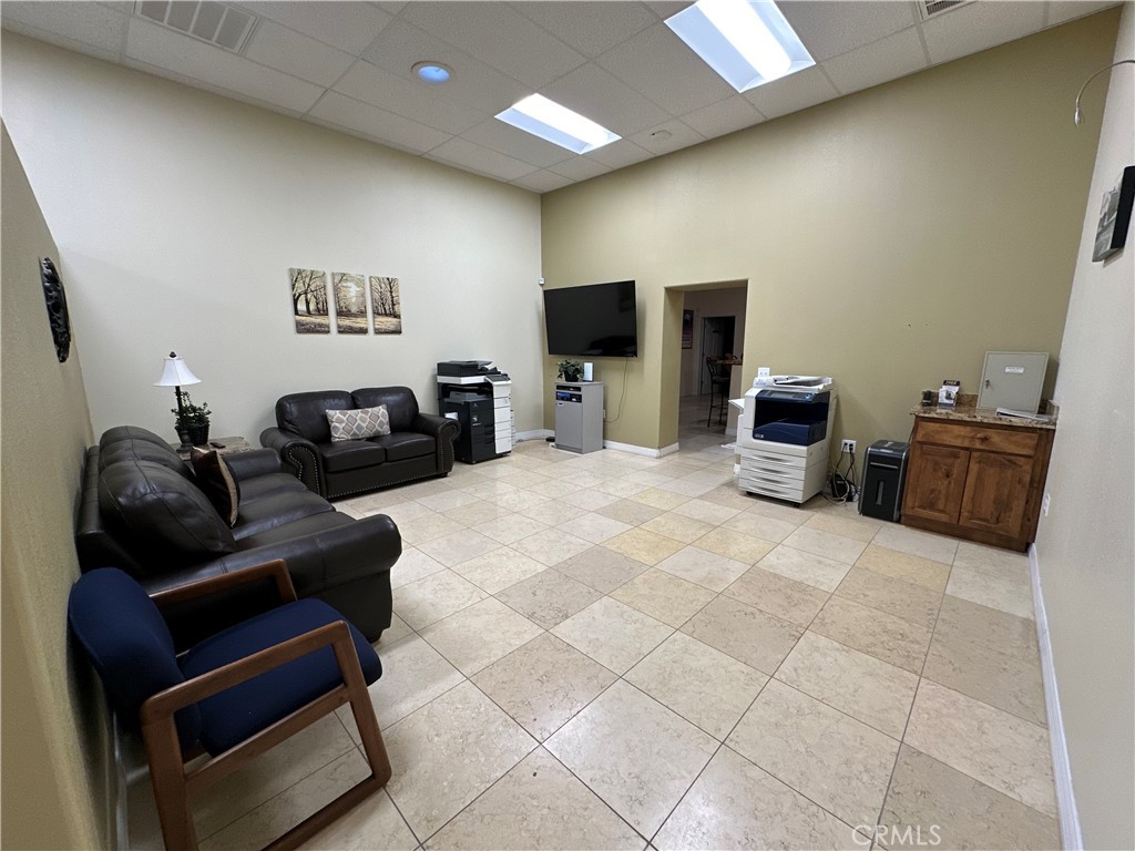 213 W Hobsonway Property Photo 6