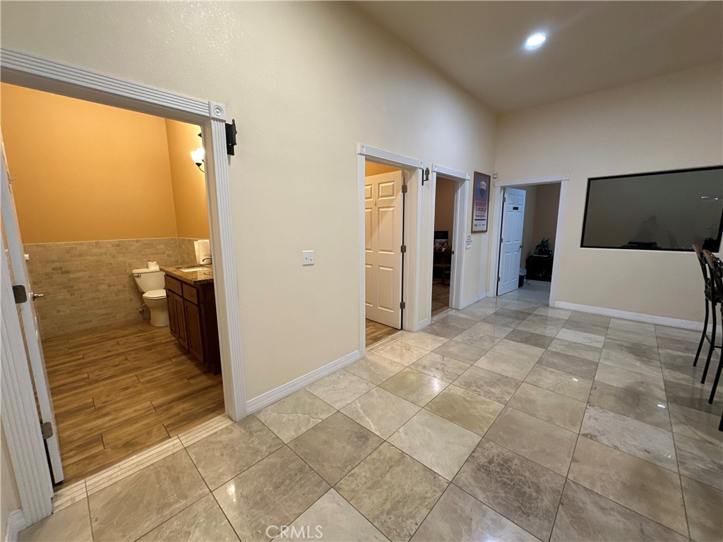 213 W Hobsonway Property Photo 8