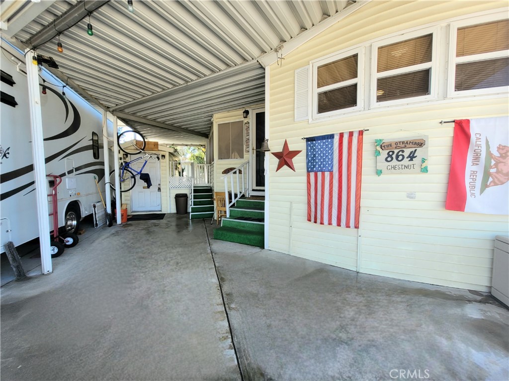 864 Chestnut Drive Property Photo 3