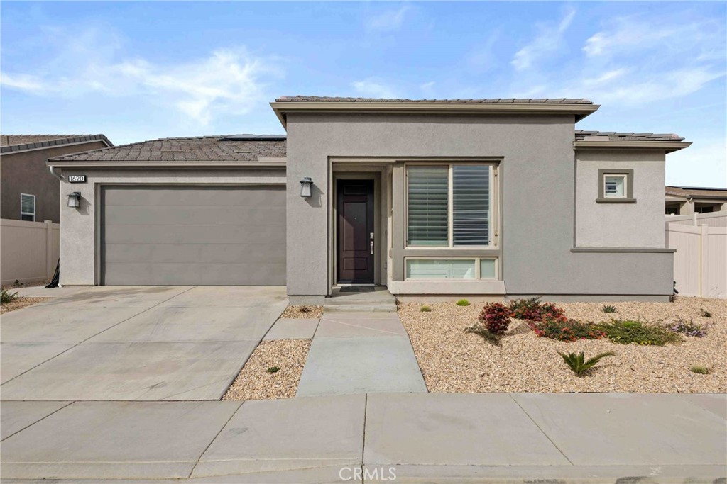1620 Village Green Way Property Photo 2