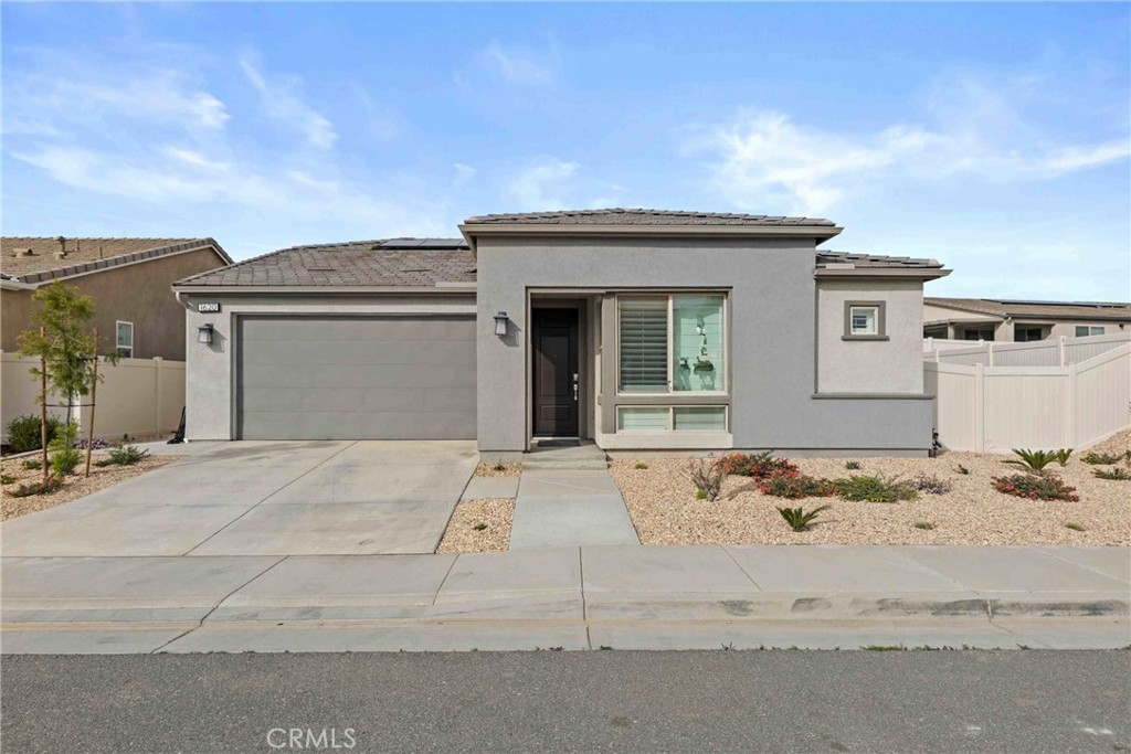 1620 Village Green Way Property Photo 3