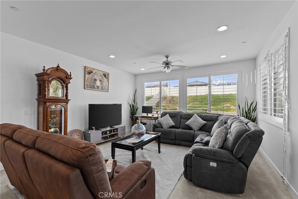 1620 Village Green Way Property Photo 4