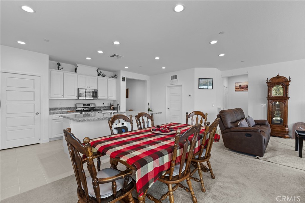 1620 Village Green Way Property Photo 7