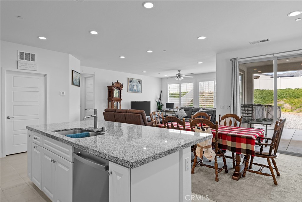 1620 Village Green Way Property Photo 10