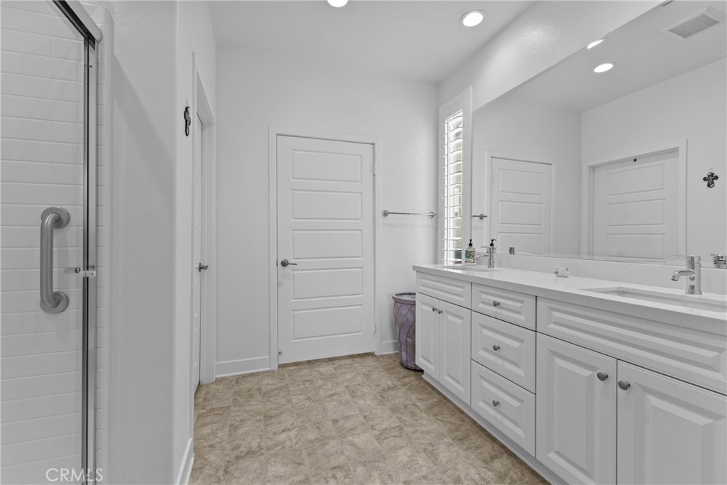 1620 Village Green Way Property Photo 15
