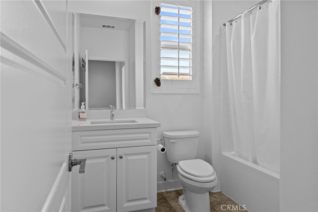 1620 Village Green Way Property Photo 18