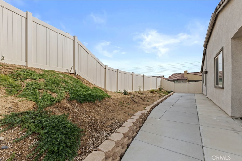 1620 Village Green Way Property Photo 19