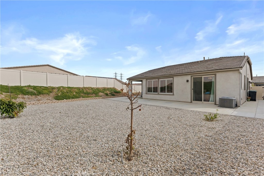 1620 Village Green Way Property Photo 21
