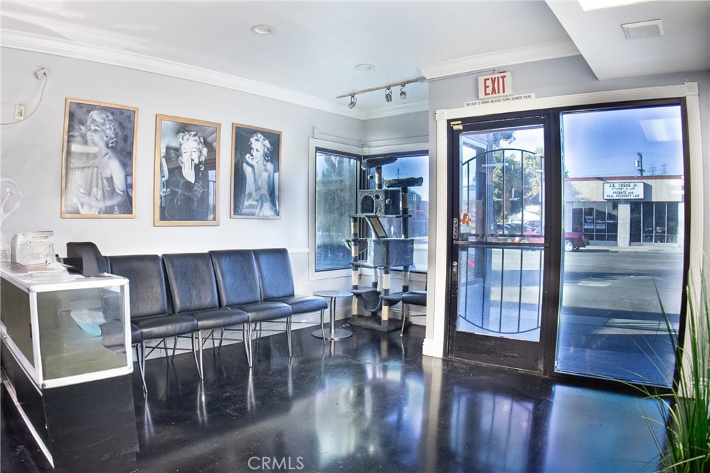 2517 W Beverly Boulevard Property Photo 3