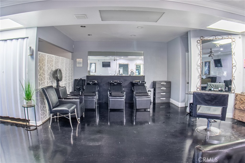 2517 W Beverly Boulevard Property Photo 6