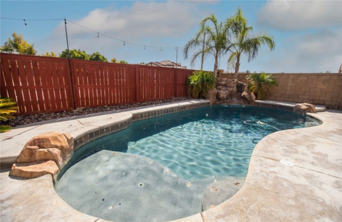 565 Sandalwood Street Property Photo