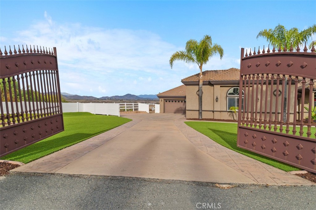 39526 Calle Cabernet Property Photo 3