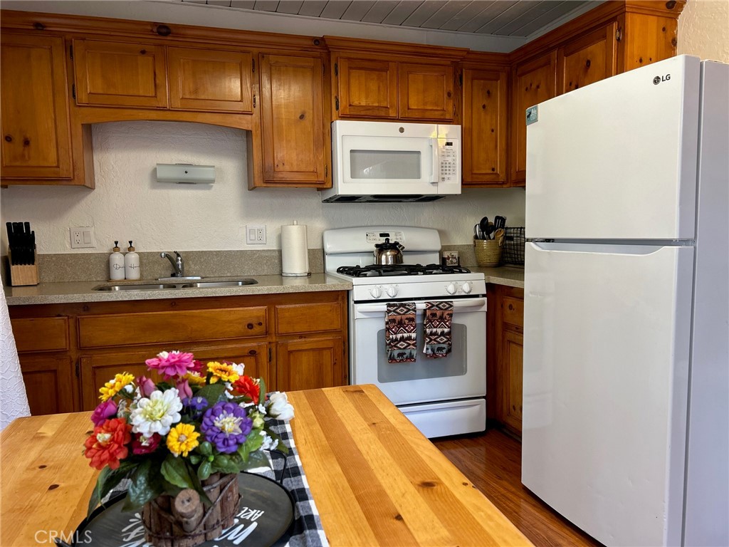 2057 3rd Property Photo 8
