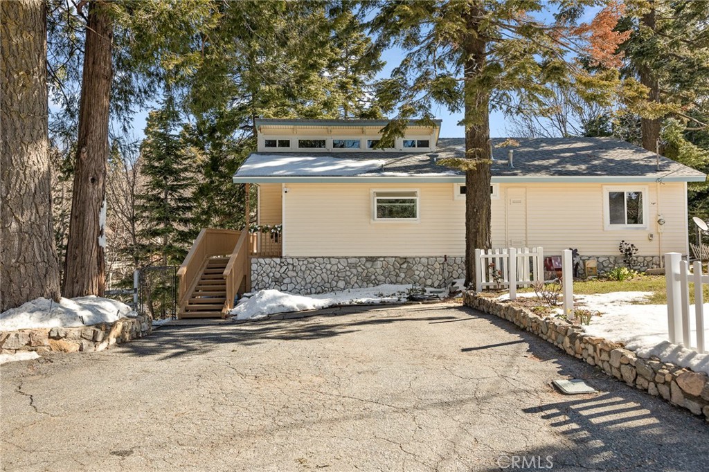 337 Lookout Drive Property Photo