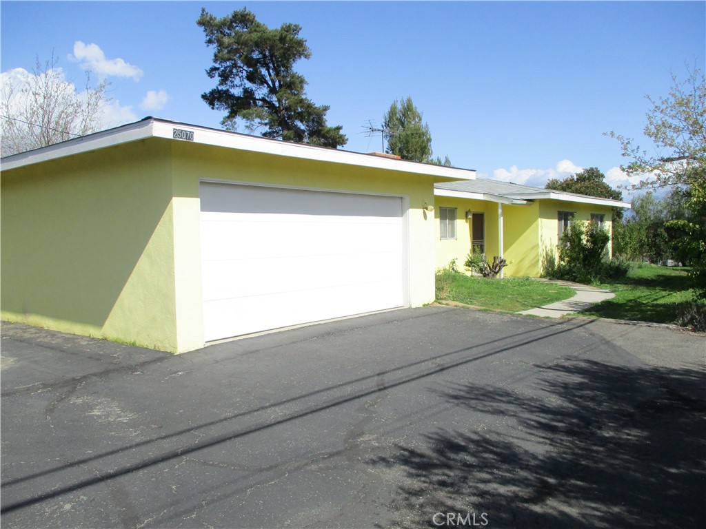25070 Hayes Avenue Property Photo 4