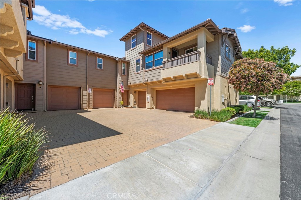41527 Blue Canyon Avenue 3 Property Photo 1