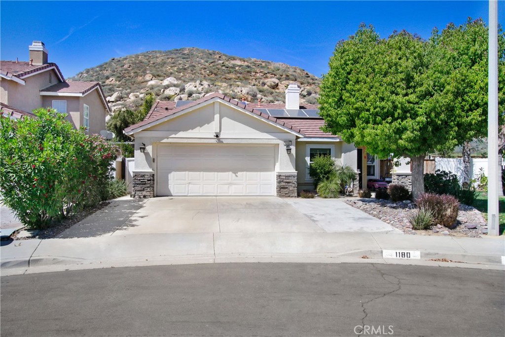 1180 Hampton Place Property Photo 1