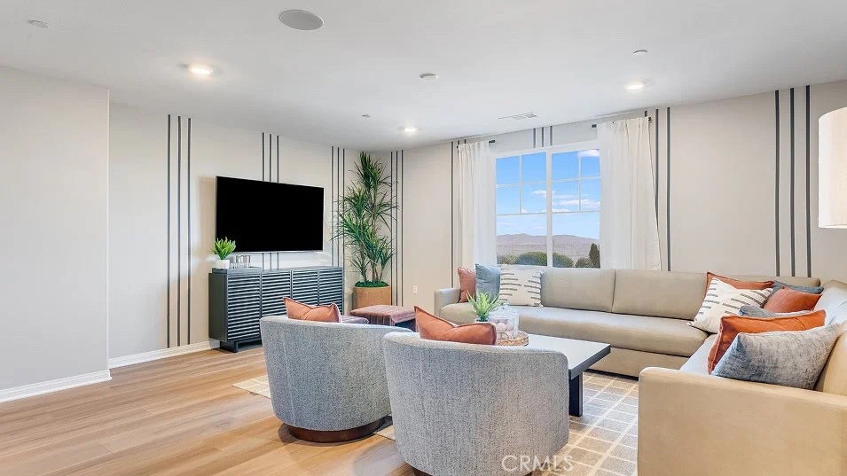 14126 Columbia Street Property Photo 6