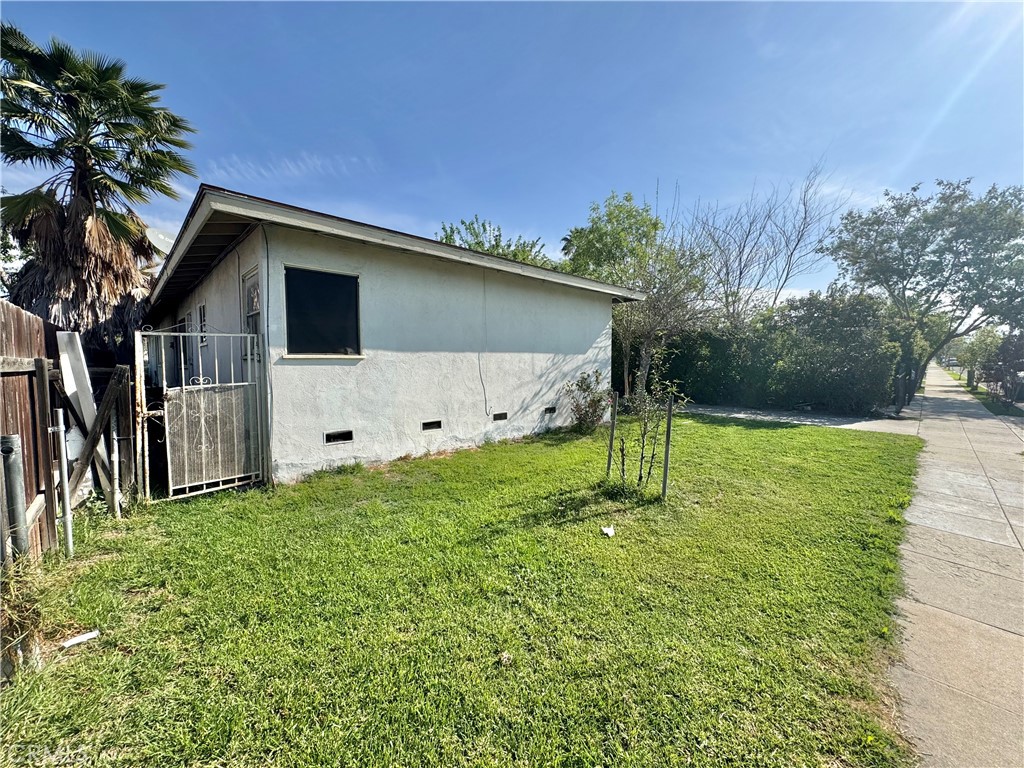 220 E Kingman Street Property Photo