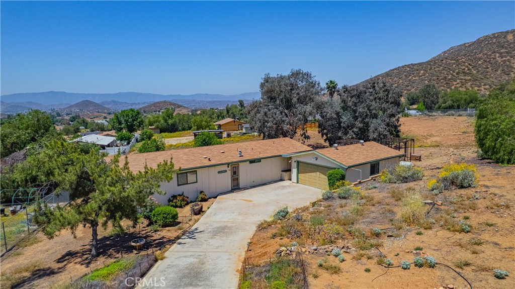 24565 N Canyon Drive Property Photo 1