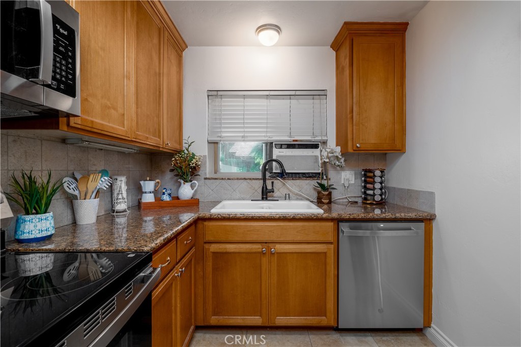 3274 Loma Riviera Drive Property Photo 4