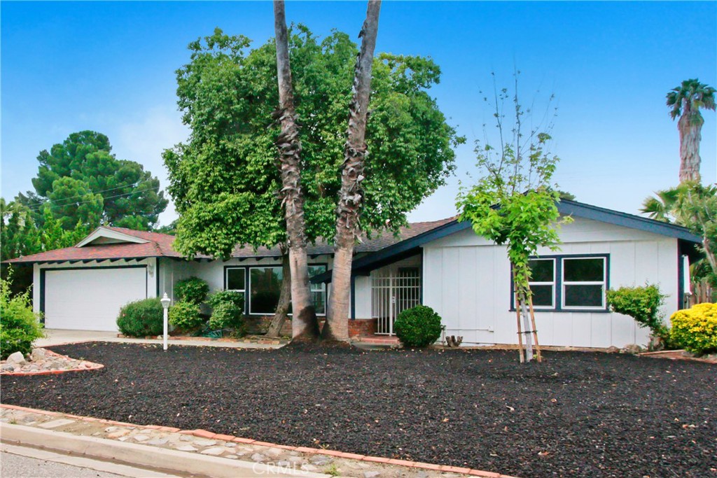 26110 Hemet Street Property Photo