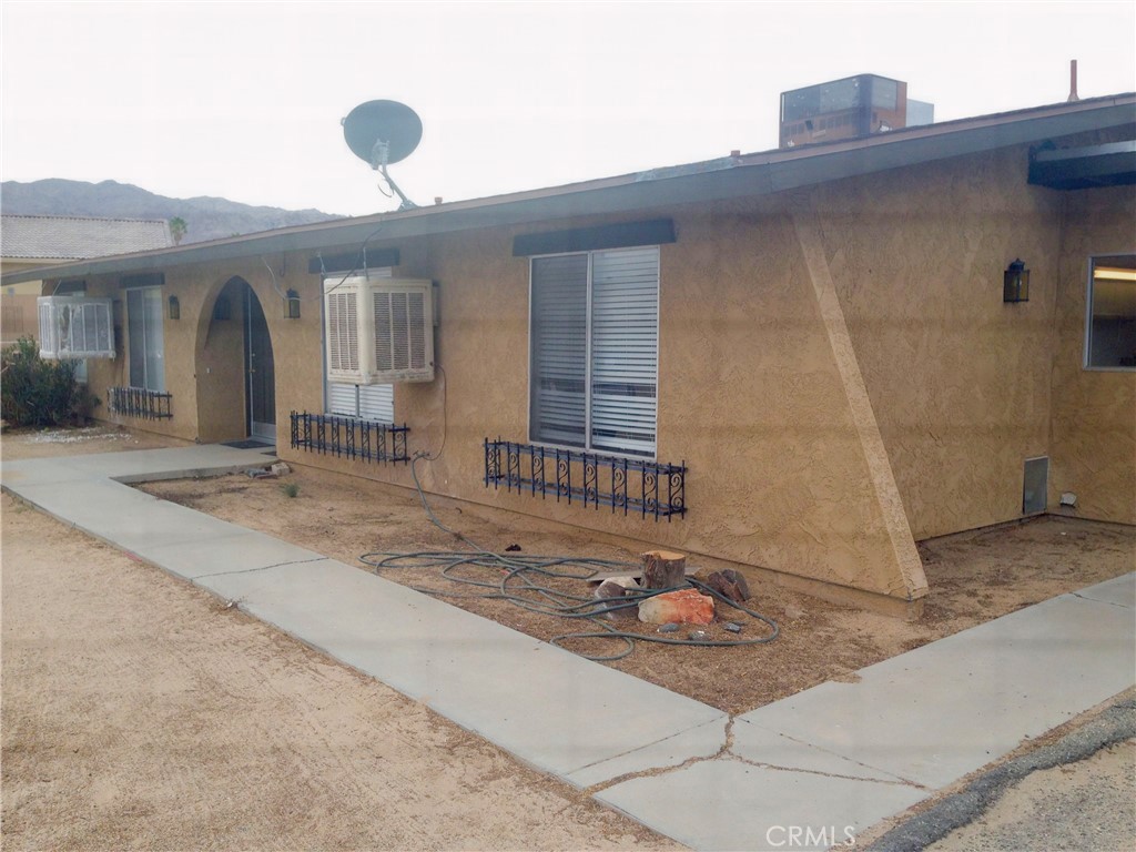 73601 Sun Valley Drive Property Photo 2