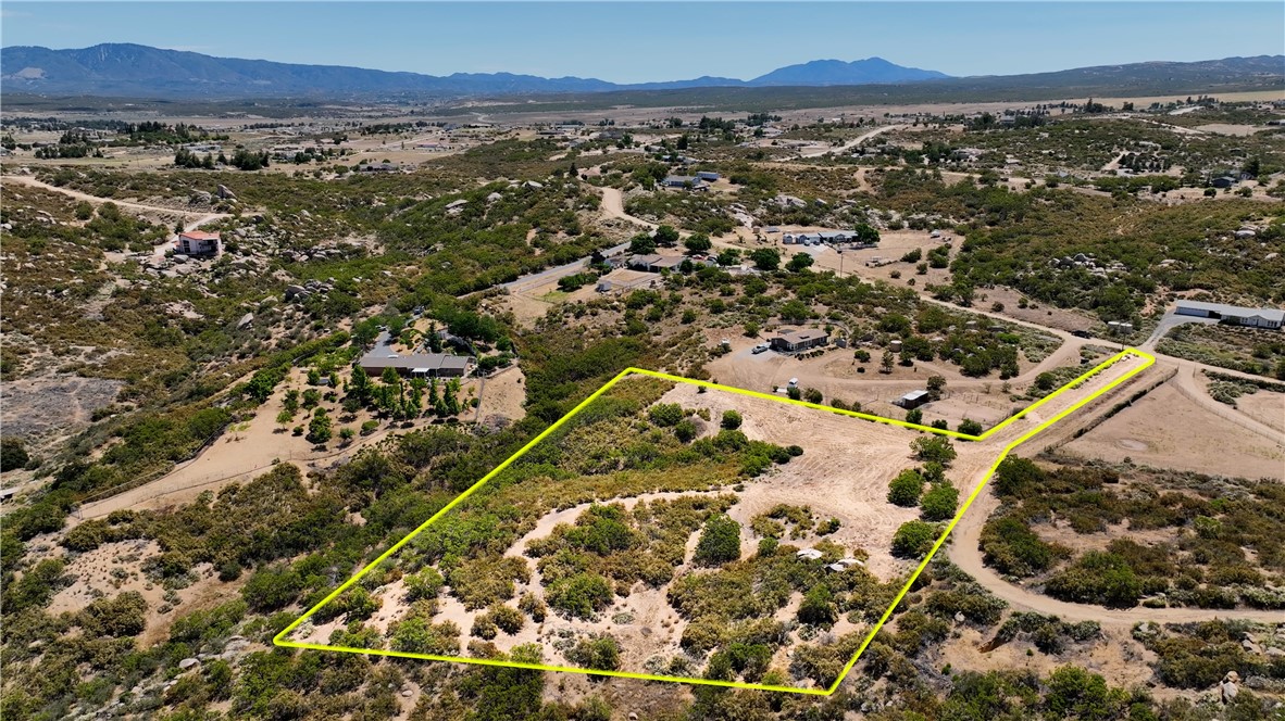 1040 Rolling Hills Dr Property Photo 3