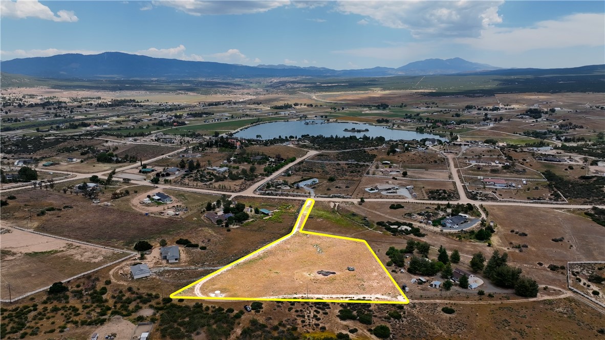 1040 Rolling Hills Dr Property Photo 12