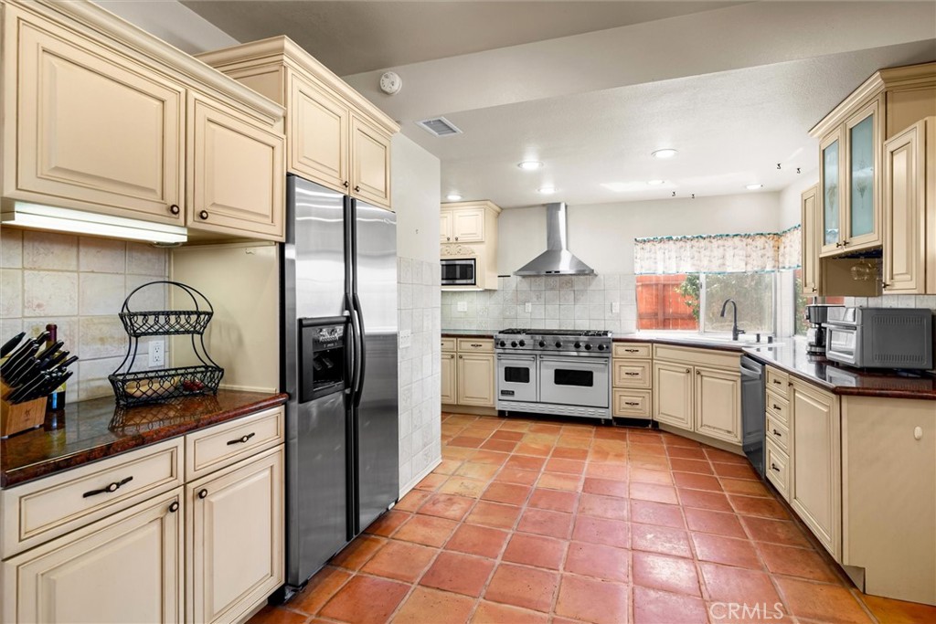 39680 Glenwood Court Property Photo 13