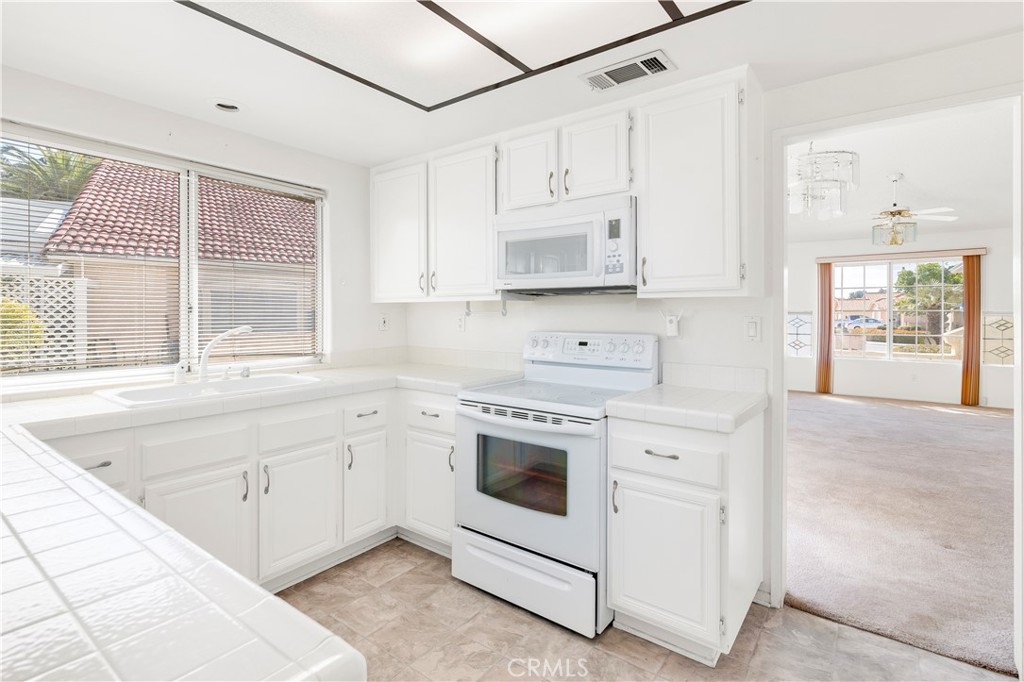 1886 Ash Tree Lane Property Photo 14