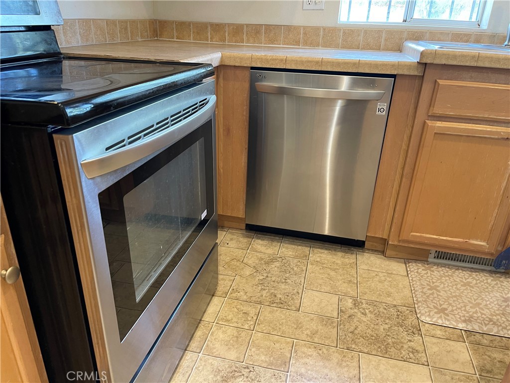 35125 Hobbiton Road Property Photo 14