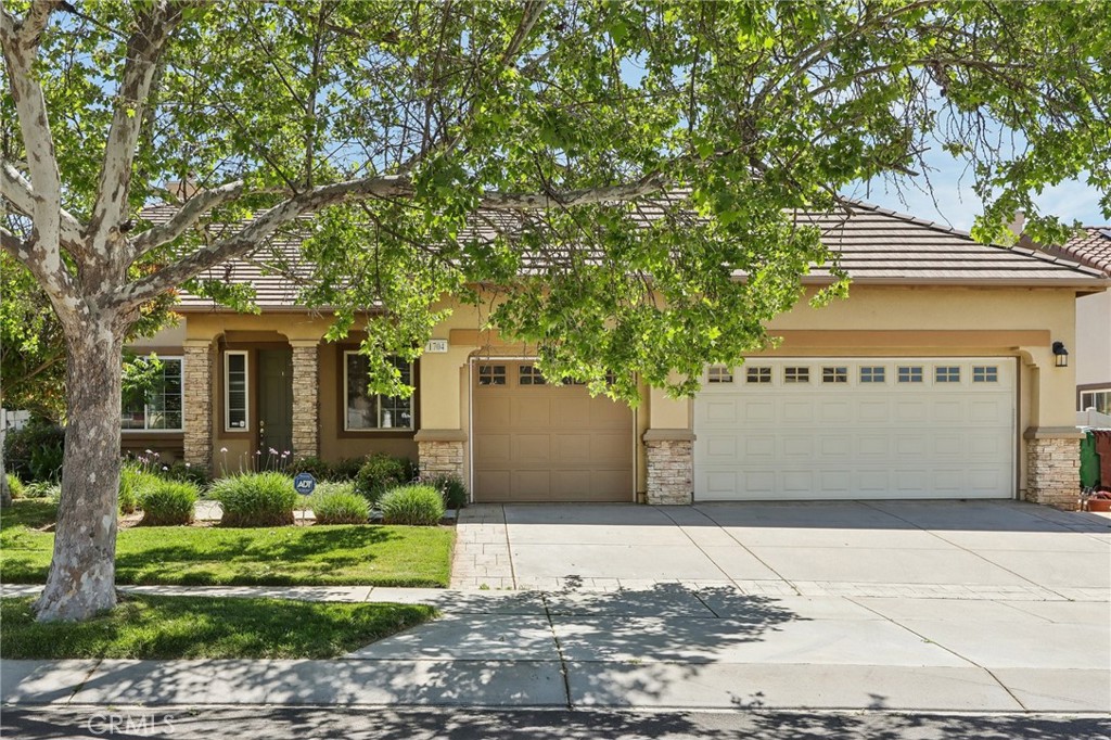 1704 Golden Way Property Photo 1