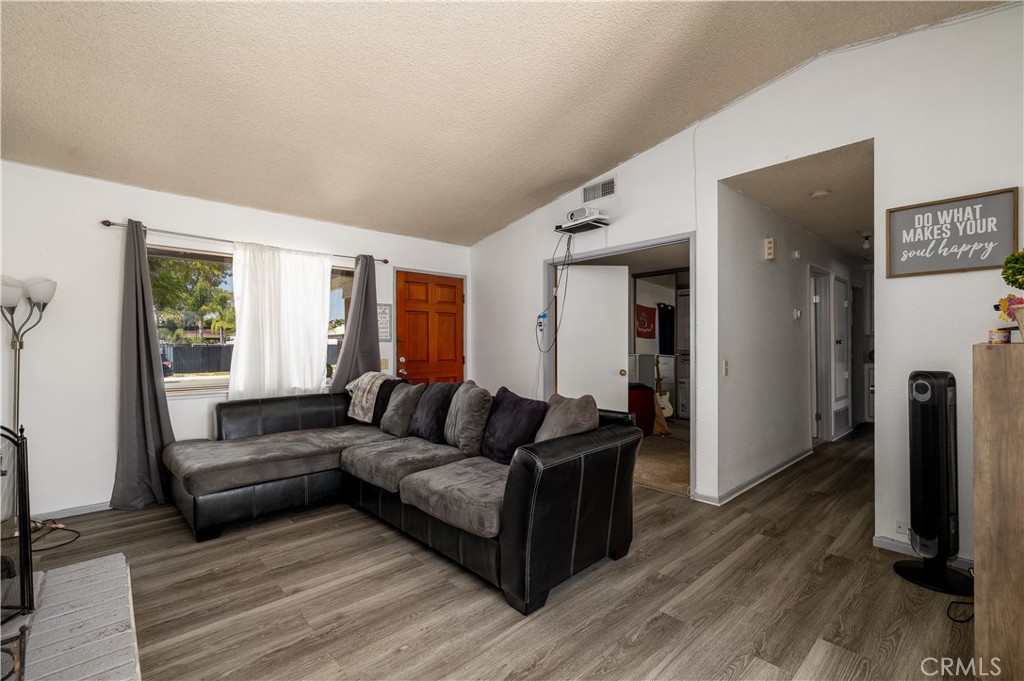 23621 Suncrest Avenue Property Photo 5