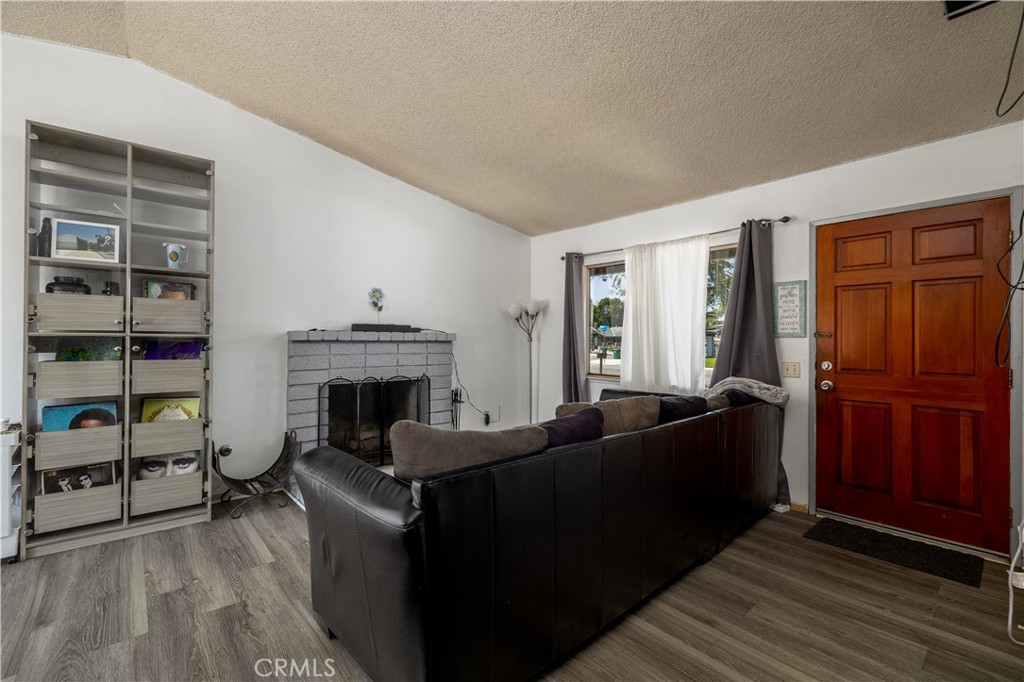 23621 Suncrest Avenue Property Photo 6