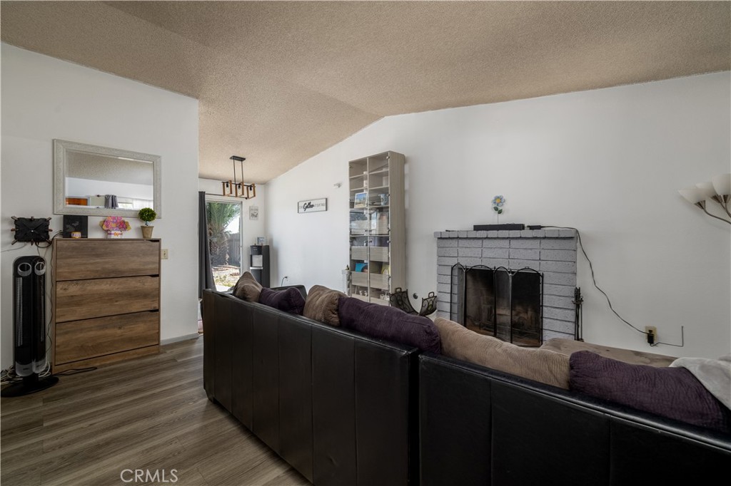 23621 Suncrest Avenue Property Photo 7