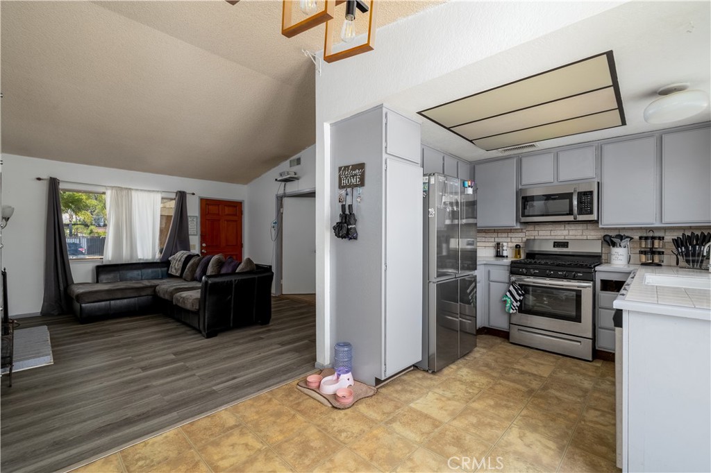 23621 Suncrest Avenue Property Photo 9