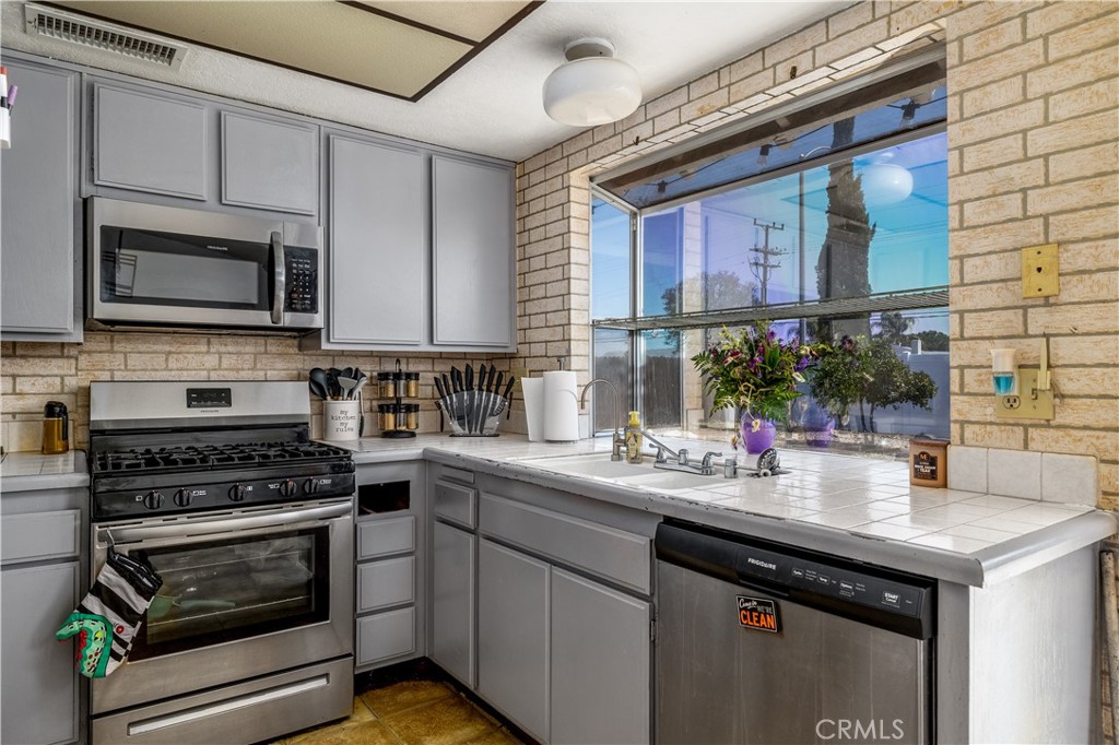 23621 Suncrest Avenue Property Photo 11