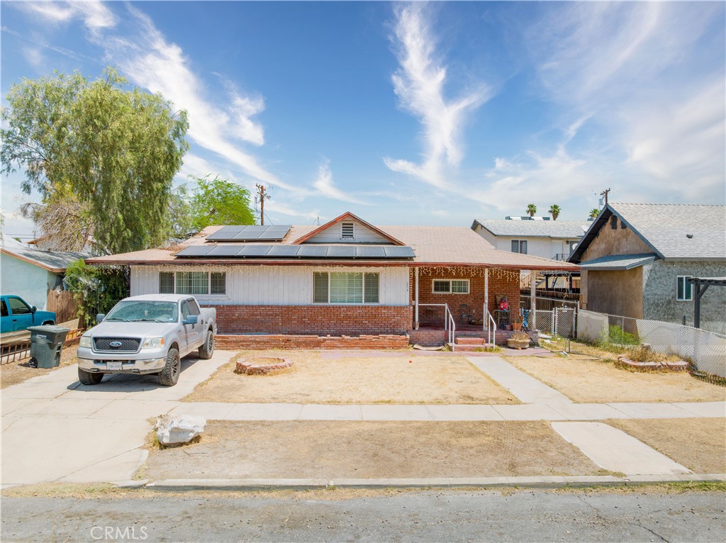 634 W Holt Avenue Property Photo 1