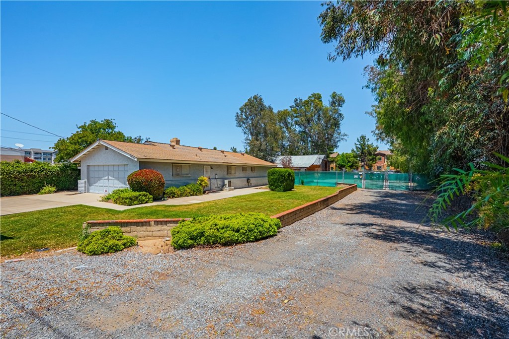 25050 Adams Avenue Property Photo 1