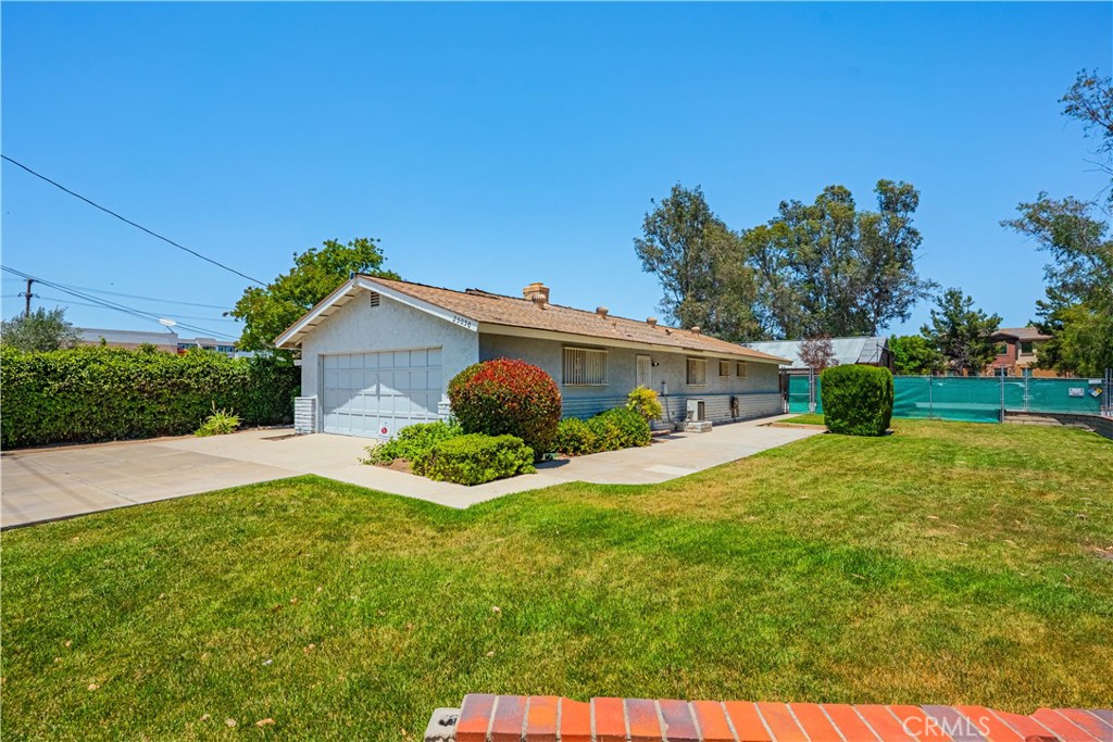 25050 Adams Avenue Property Photo 5