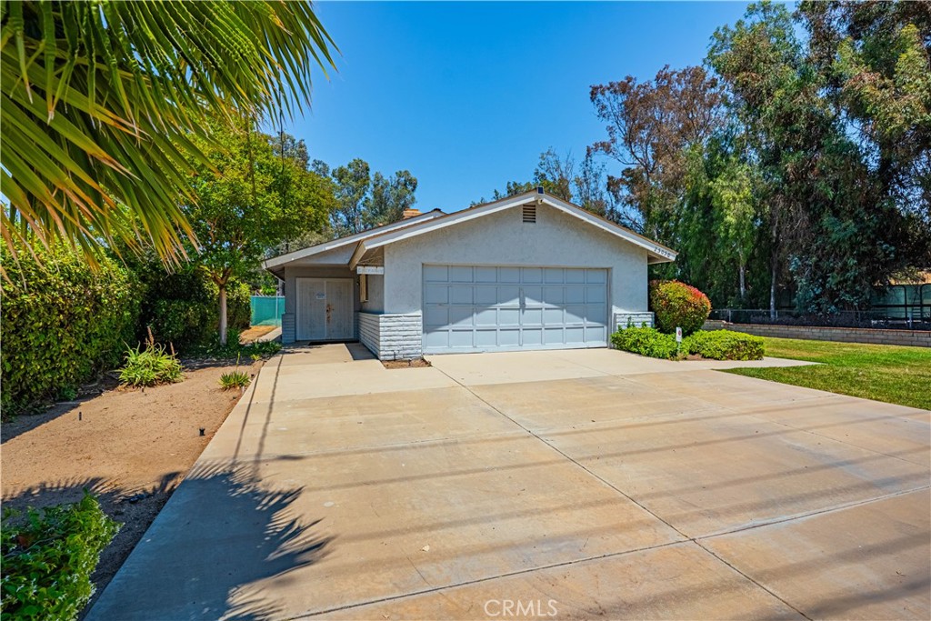 25050 Adams Avenue Property Photo 8