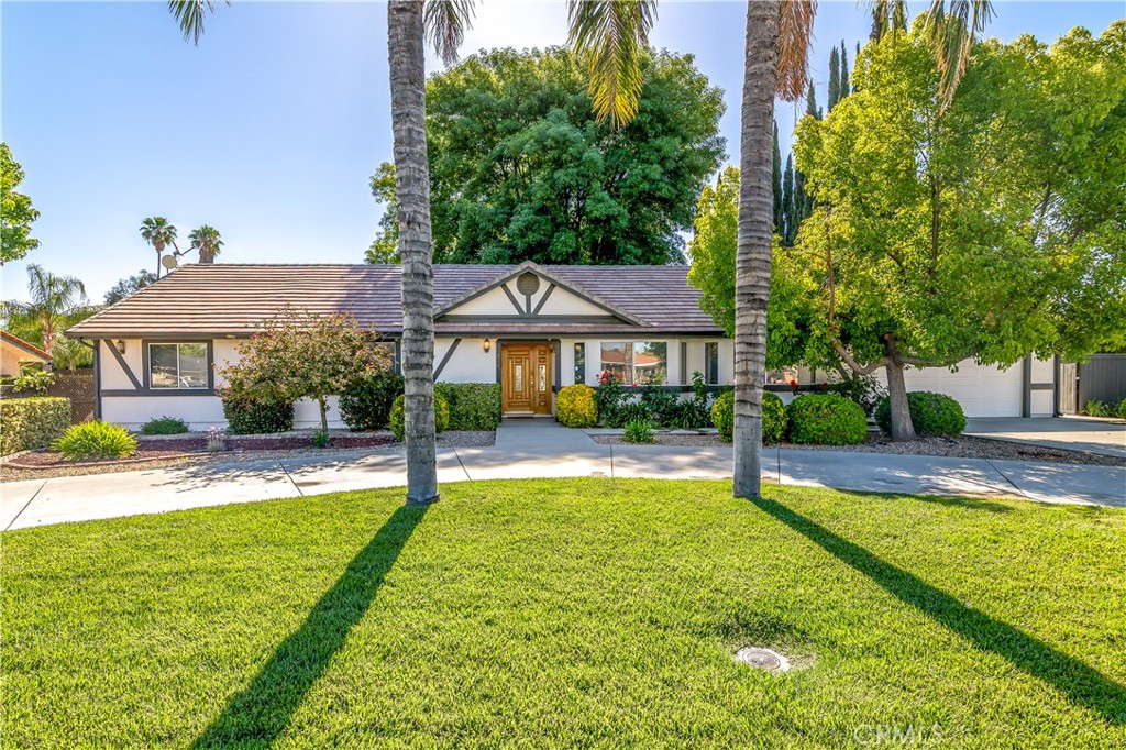274 N Hemet Street Property Photo 4