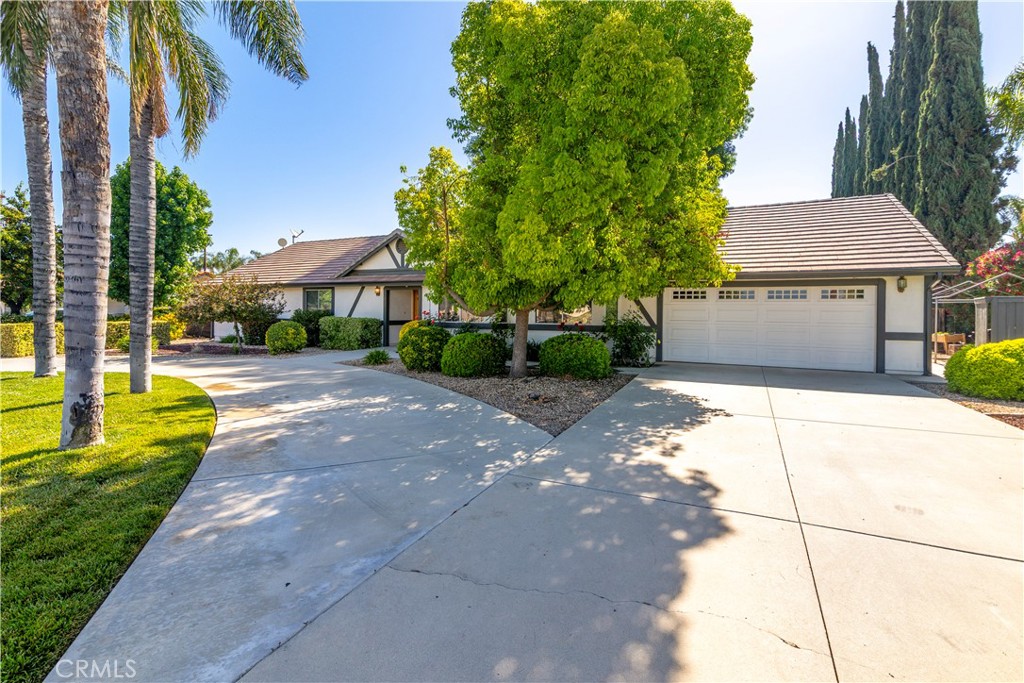 274 N Hemet Street Property Photo 5