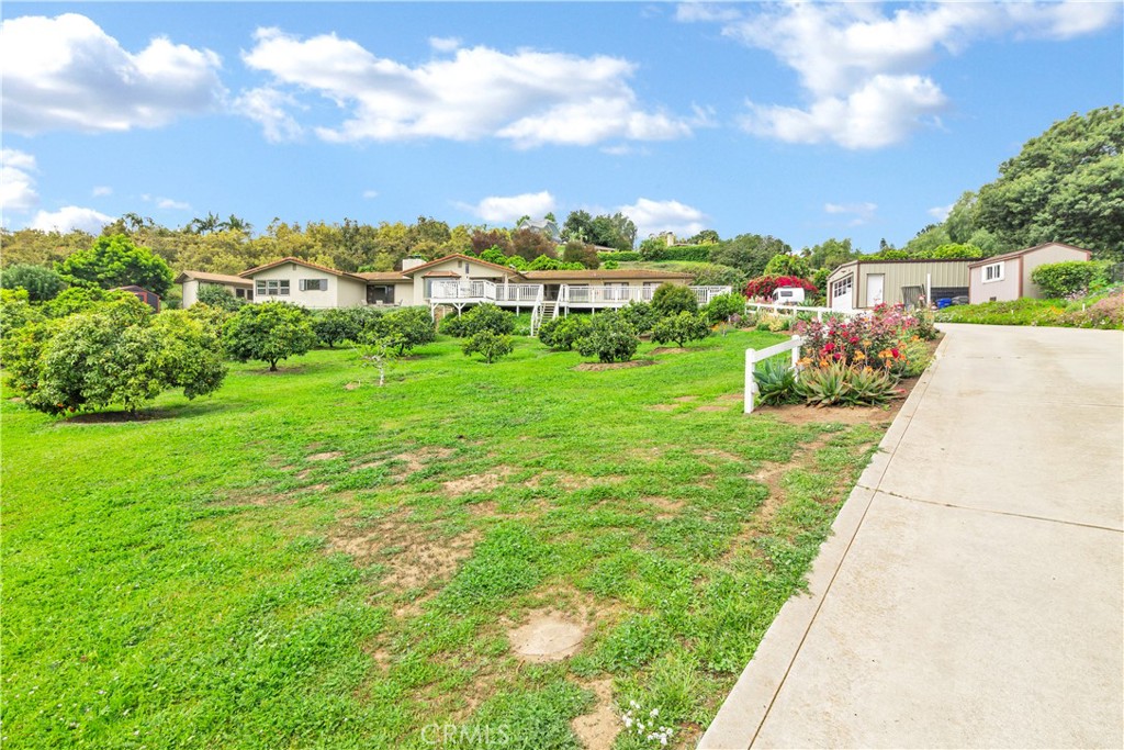 735 Del Valle Drive Property Photo 3