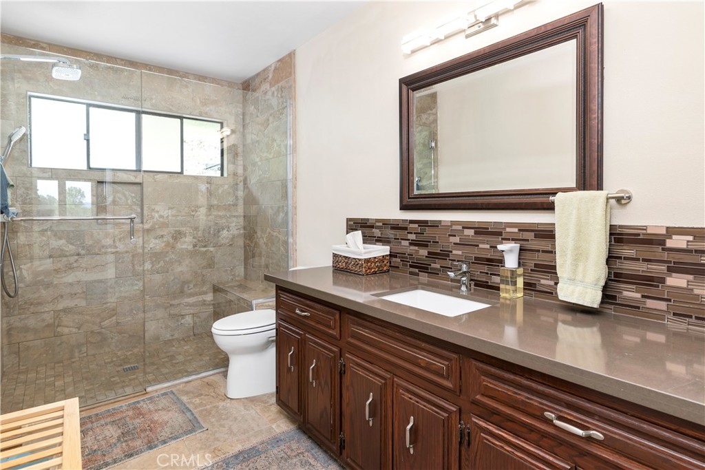 735 Del Valle Drive Property Photo 25